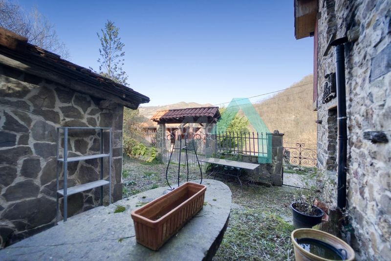 Foto 4af4e5ff-473b-4eed-be1e-55ecee9c9f75. Casa aparellada a Aller