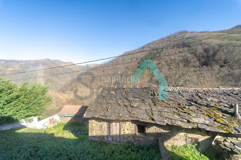 Foto 5231a249-ab2e-496a-8529-ce347bb00d83. Casa aparellada a Aller