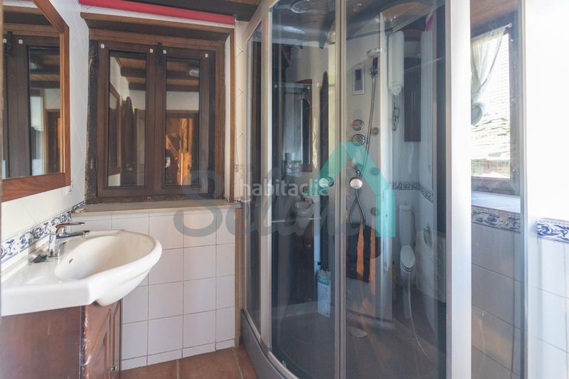 Foto 6872e10c-c813-41ac-b22b-2eeba6a66f30. Casa aparellada a Aller