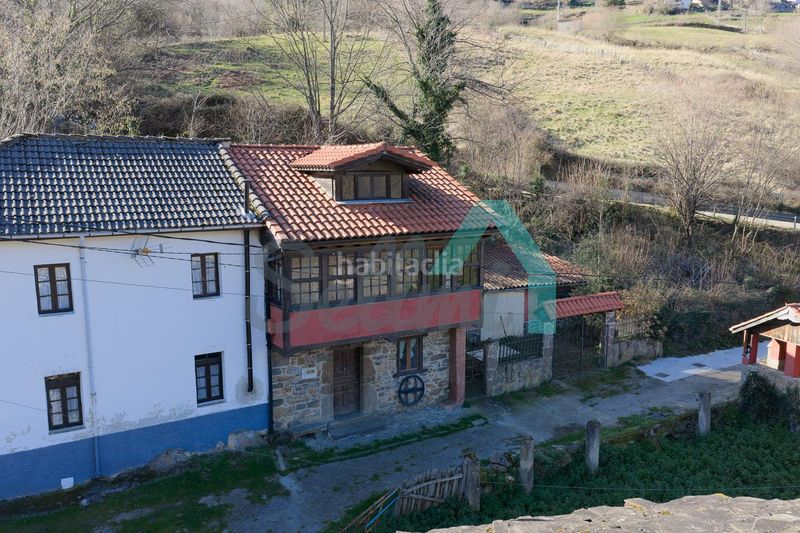 Foto 69572859-549b-4d93-acff-6d06a046cffb. Casa aparellada a Aller