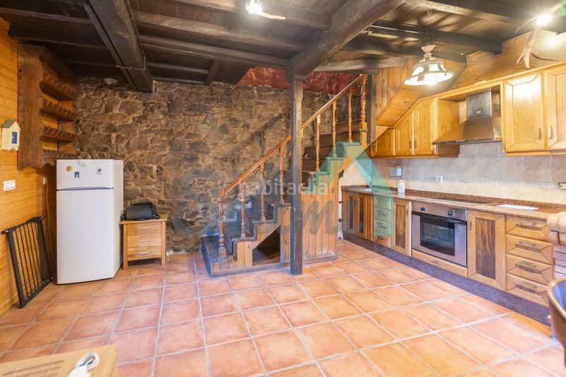 Foto 7460aa48-9c3a-4d3b-b617-55b56ff7d6aa. Casa aparellada a Aller