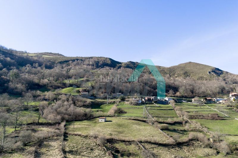 Foto a20e7675-8bf7-4290-9d62-80b9b492203a. Casa aparellada a Aller