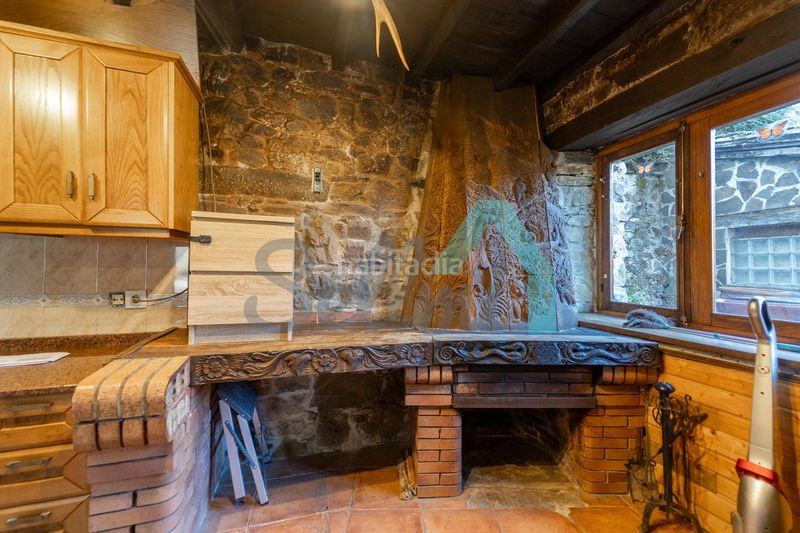 Foto b100f7a6-ce58-4741-ac09-bef5390d6cde. Casa aparellada a Aller