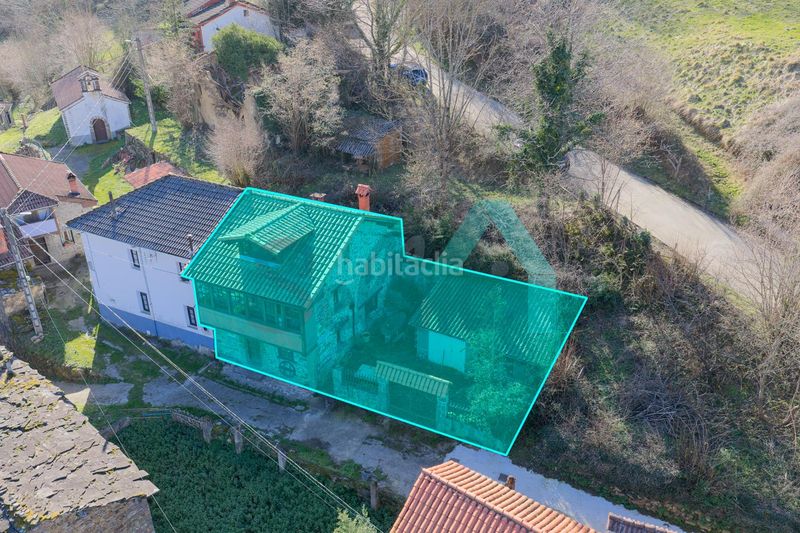 Foto bdf72d3e-1dd2-43df-b076-d174d8f55dbb. Casa aparellada a Aller