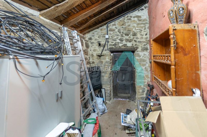 Foto c9c38f0b-b7d1-422d-ae10-e1c3e8dd8094. Casa aparellada a Aller