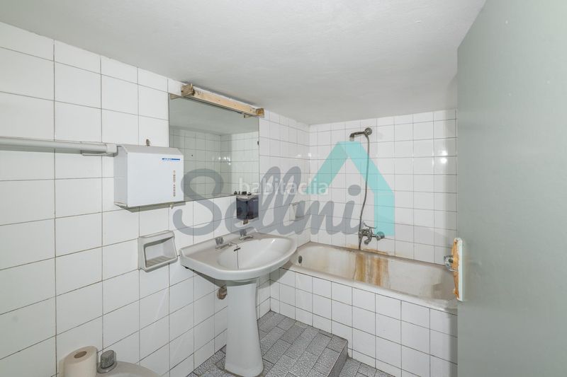 Foto a4ec3b0a-8a40-4963-af67-bc5042431e74. Lloguer local comercial a Parque San Francisco - Uría Oviedo