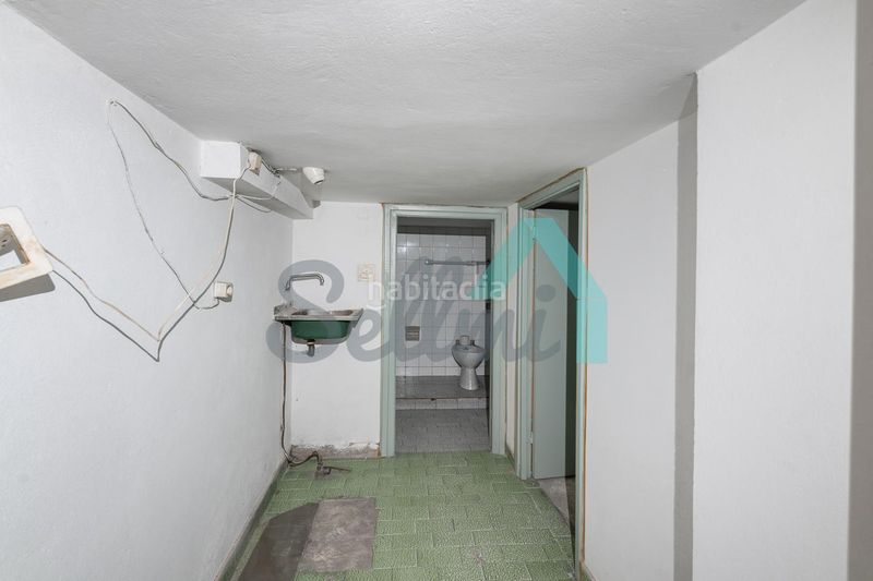 Foto b832e18f-0878-4d43-9116-205dd66525eb. Lloguer local comercial a Parque San Francisco - Uría Oviedo