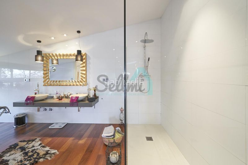Foto a6bf1322-4ac0-4063-a7e8-21ea7e61f3bb. Casa amb calefacció aparcament piscina a Parroquias Norte - Naranco Oviedo