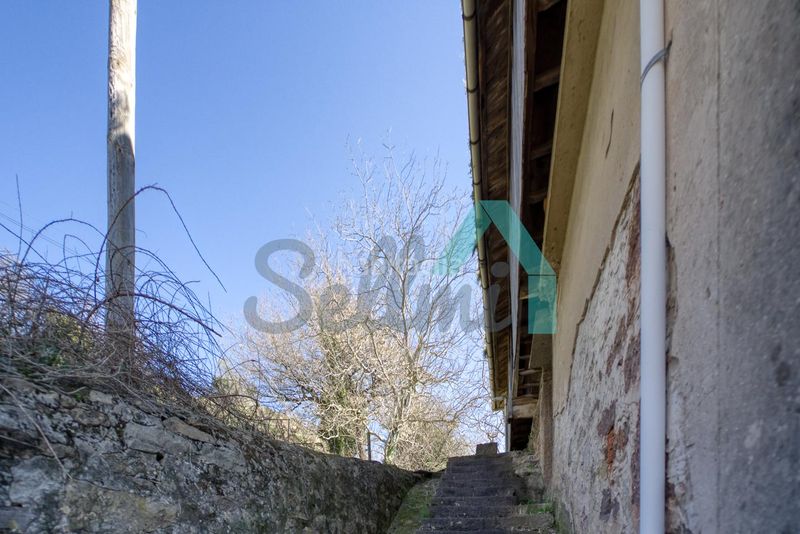 Foto 5281e9ff-cfb2-4599-ab89-cc8f4ff5743a. Casa a Salas