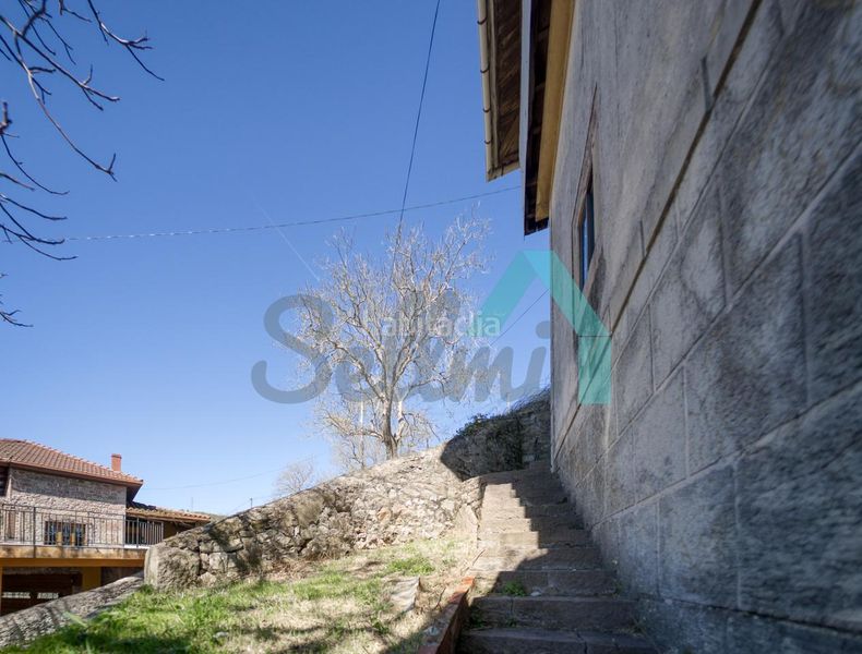 Foto b812ecbc-00e9-4127-bd40-16d8f7a74541. Casa a Salas