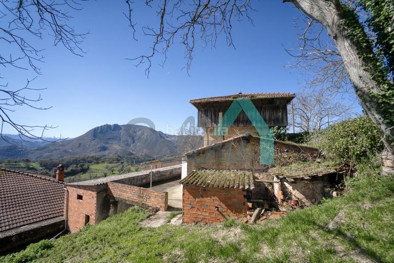 Foto effde5c3-8ec5-4e78-b026-dccd294f4b52. Casa a Salas