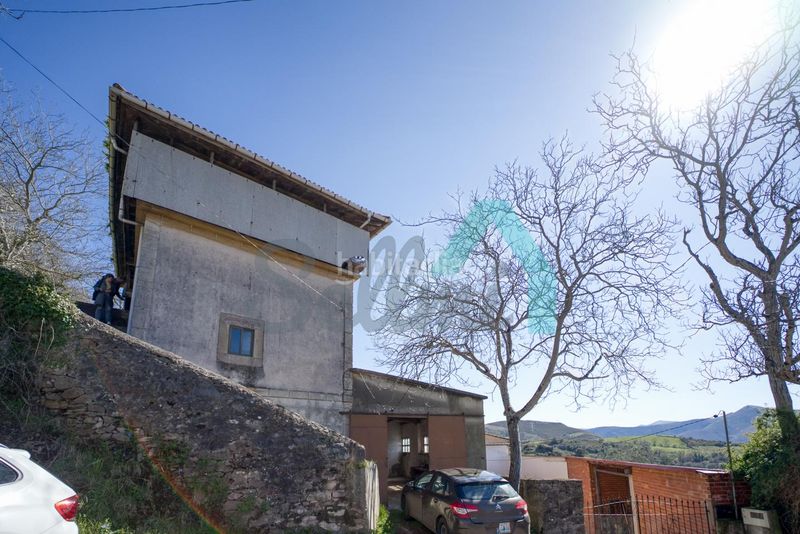 Foto ffabe0fe-d004-43ee-93ec-2bacf6826a9b. Casa a Salas