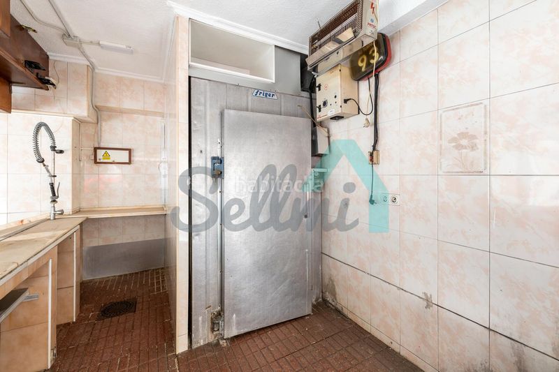 Foto f4abd0b8-bc6b-4ecc-8a6d-36436b8b1d8d. Local comercial a Laviada Gijón