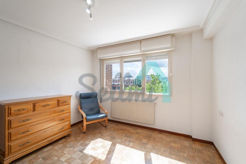 Foto 35a997b3-81ef-4c15-82c7-fe7f732c5f8d. Pis amb calefacció aparcament a Buenavista Oviedo