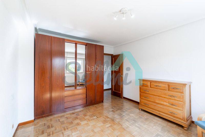 Foto 55069f62-916b-4b5b-9c6d-0bda9384aa8f. Pis amb calefacció aparcament a Buenavista Oviedo