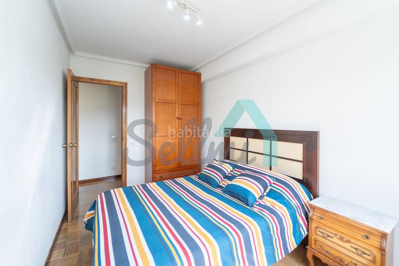 Foto 7390efbe-4dbb-4f7a-88f7-f01b7f051b77. Pis amb calefacció aparcament a Buenavista Oviedo