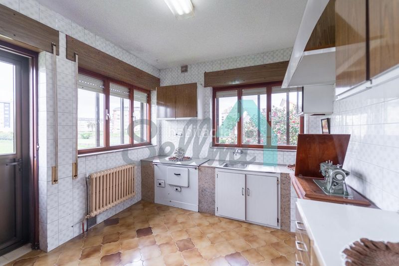 Foto 08d82335-44b4-4957-90a7-19c8a667efd4. Casa amb calefacció aparcament a Ribadeo