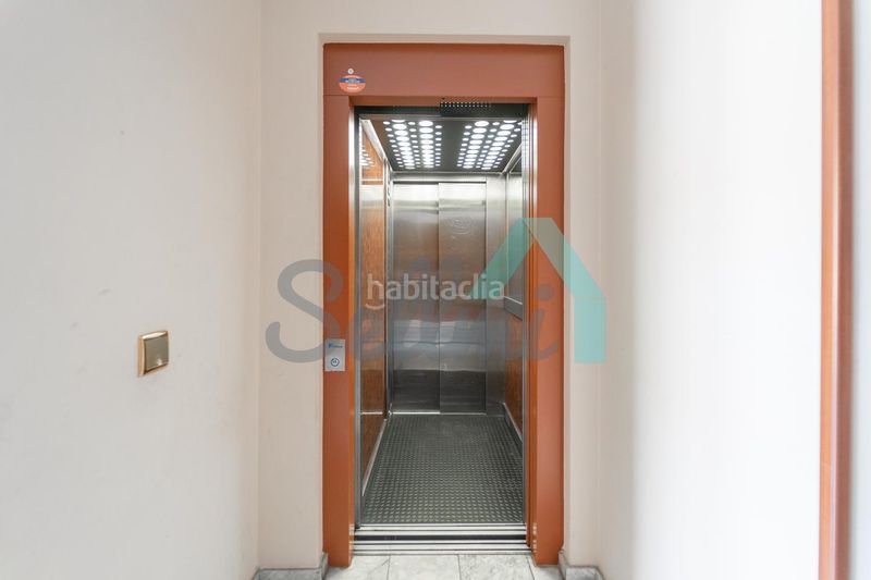 Foto 0bb0a038-f8b2-46c3-badf-ab99313039b0. Pis amb calefacció aparcament a Lugones Siero