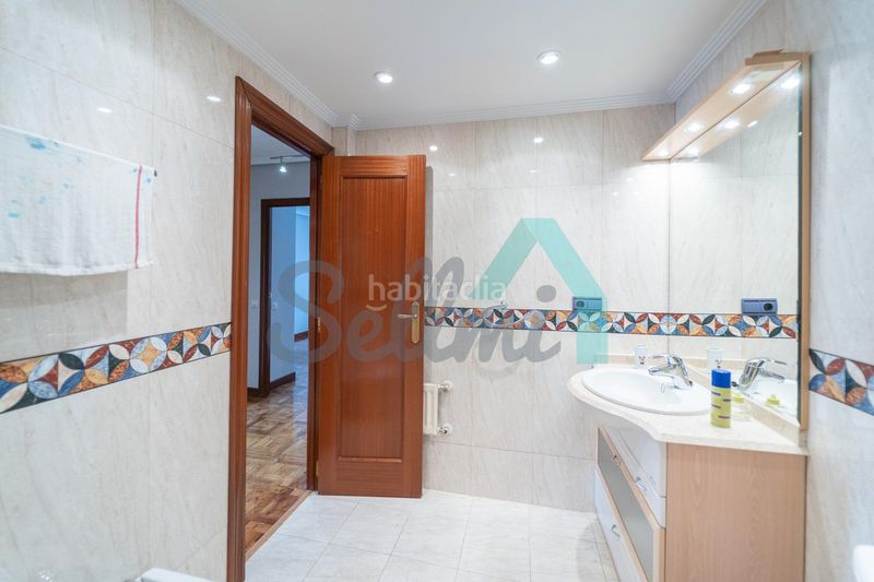 Foto 015dd778-7fde-459c-aa3e-fb157e3c9239. Pis amb calefacció aparcament a Fozaneldi - Tenderina Oviedo