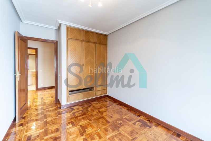 Foto 1f65ec0a-b4a0-4255-9441-f5d480a4465f. Pis amb calefacció aparcament a Fozaneldi - Tenderina Oviedo