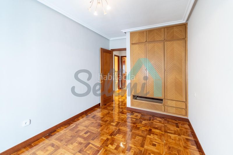 Foto 22e25b7a-f824-47a1-ac73-c296dedffb31. Pis amb calefacció aparcament a Fozaneldi - Tenderina Oviedo