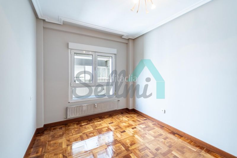 Foto c95d1169-4a16-4ec0-8091-b8d8ba4724e3. Pis amb calefacció aparcament a Fozaneldi - Tenderina Oviedo