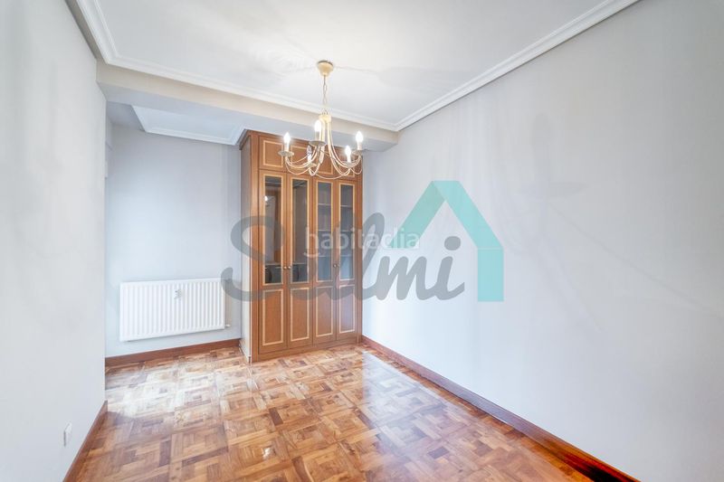 Foto e58c060e-bdba-47c2-956d-907fa55fbc37. Pis amb calefacció aparcament a Fozaneldi - Tenderina Oviedo