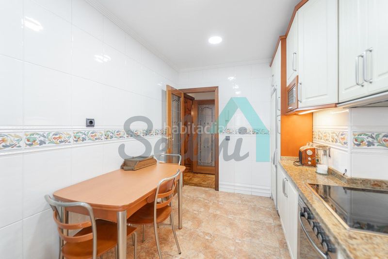 Foto fa5c8178-9760-442e-86c8-c30689d0fe9e. Pis amb calefacció aparcament a Fozaneldi - Tenderina Oviedo