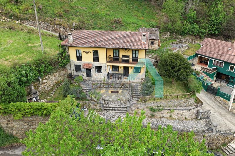 Foto 02a22376-1d5c-4c66-b1d2-4f96f6377462. Casa amb calefacció a Quirós