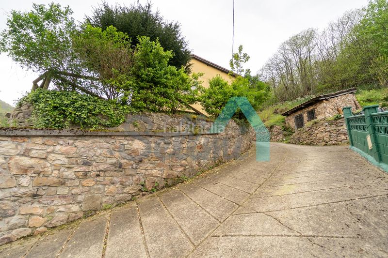 Foto 20024089-d5c4-4a34-b431-191a2ceb3b86. Casa amb calefacció a Quirós