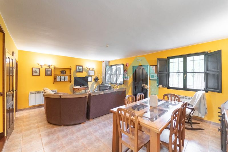 Foto 2d58522b-73d1-40f4-aa7f-f5ac1f3bbcef. Casa amb calefacció a Quirós