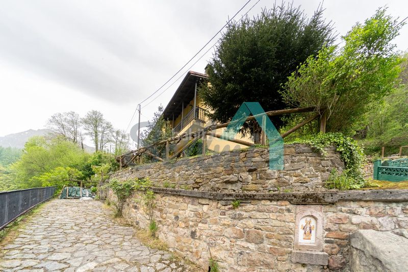 Foto 34181c86-4ae1-4aae-aad4-8ec91c7d284a. Casa amb calefacció a Quirós