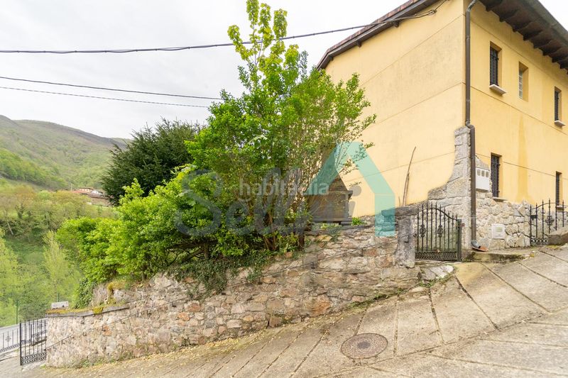 Foto 35a1e2a3-d579-40b2-a52e-52a1af65066a. Casa amb calefacció a Quirós