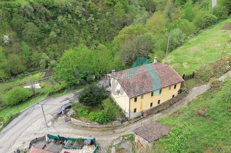 Foto 3ed5d837-2908-427b-b80a-47d0c160097d. Casa amb calefacció a Quirós