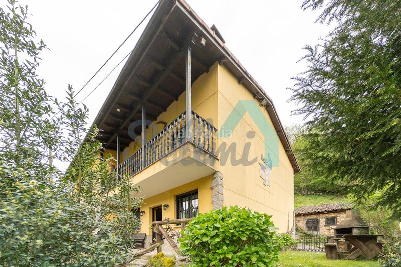 Foto 4c6827d3-17a2-4574-8ecc-70b0ecd05aa3. Casa amb calefacció a Quirós