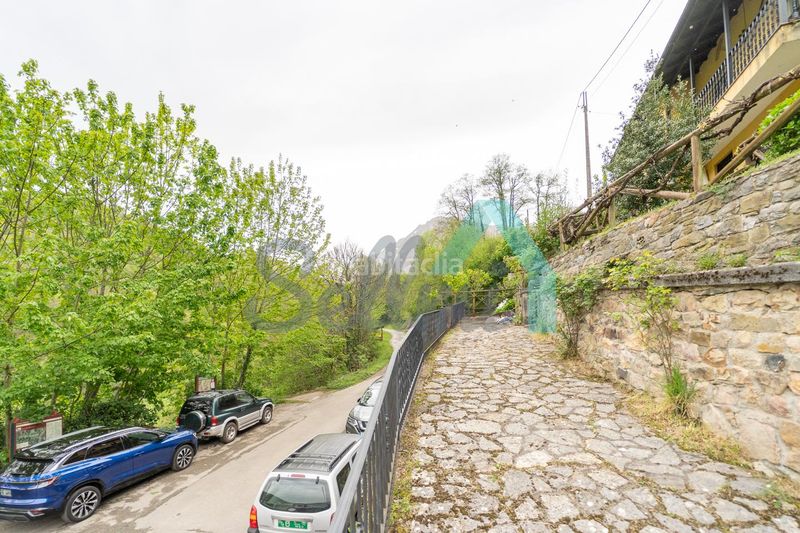 Foto 5b11bcea-cbbd-48b7-8281-d4f0752e2f2a. Casa amb calefacció a Quirós