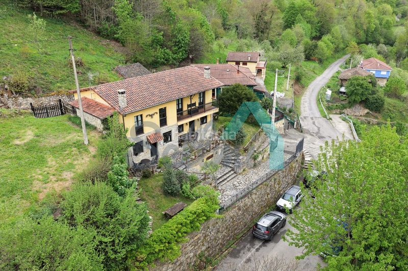 Foto 60243f51-1461-4d47-a465-bc6679cc145c. Casa amb calefacció a Quirós