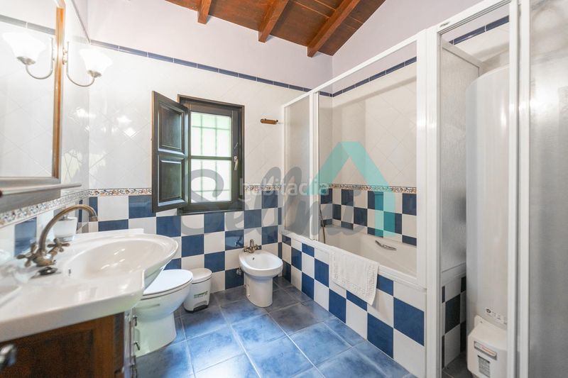 Foto 6ffd3042-4529-4ad4-973f-b859f1bf40fb. Casa amb calefacció a Quirós