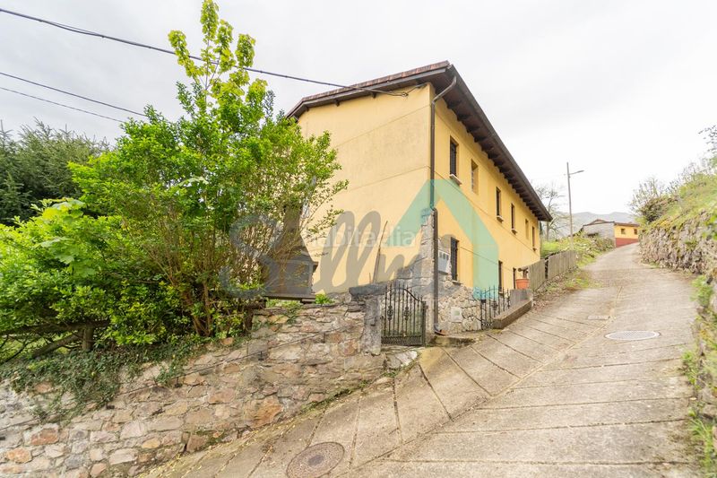 Foto 809e4246-9db4-45f5-8da5-9bb686edb06a. Casa amb calefacció a Quirós