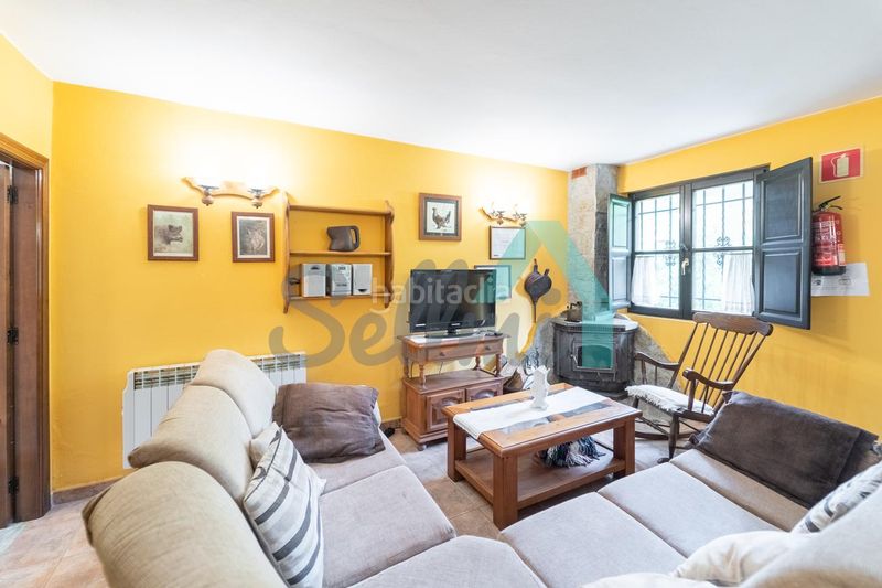 Foto 820673b3-afd1-445b-931a-d31bdf542c70. Casa amb calefacció a Quirós