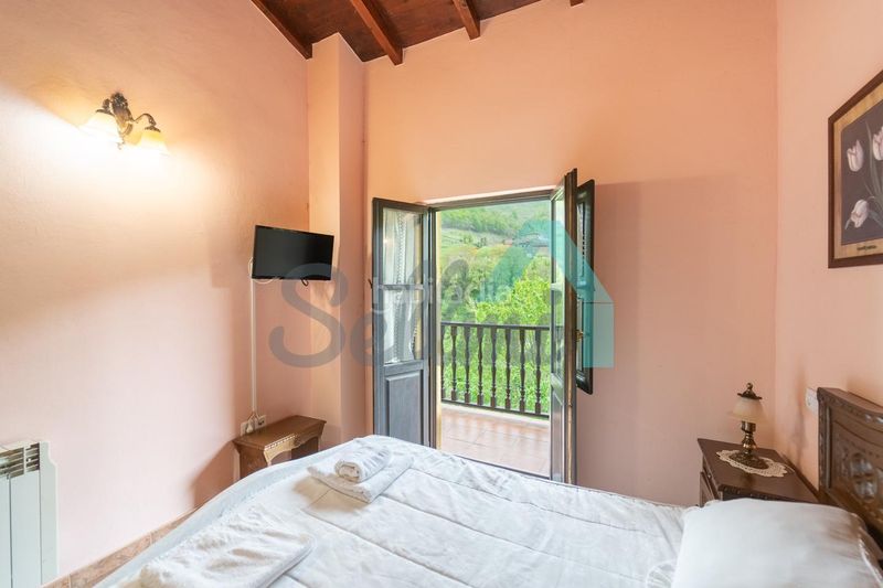 Foto 86a2870c-b8a8-4e76-8867-d2fe56a609f9. Casa amb calefacció a Quirós