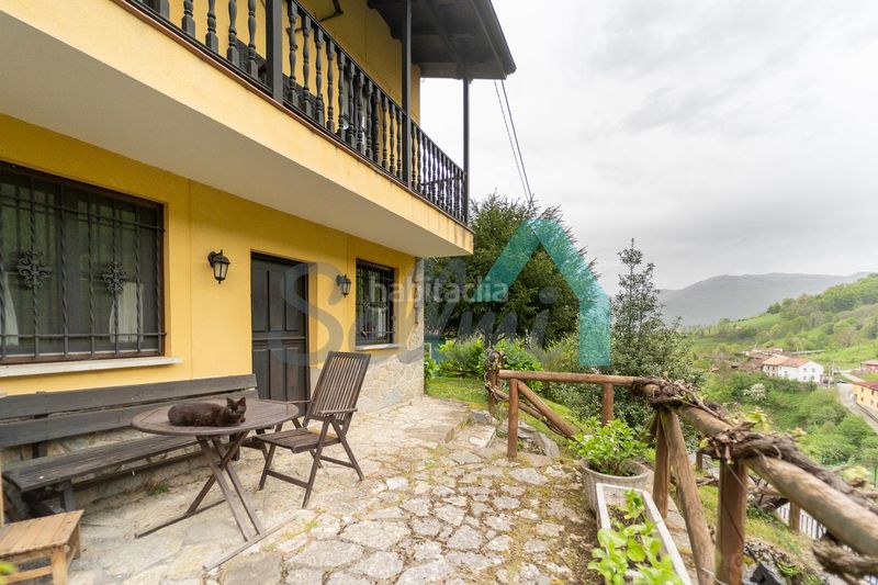 Foto a697356a-9a89-4d8d-9ef2-4f7cf0544d32. Casa amb calefacció a Quirós