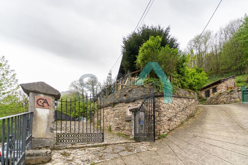 Foto a79d25c0-6e0b-4181-87c4-e6fb5583a448. Casa amb calefacció a Quirós