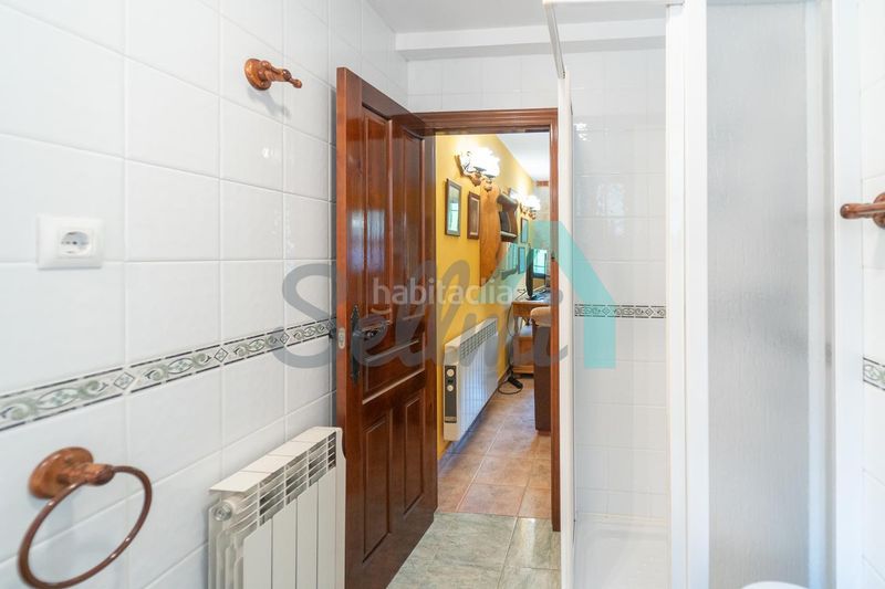 Foto b0da088d-6b70-463b-a385-4dbd6e81b7b8. Casa amb calefacció a Quirós