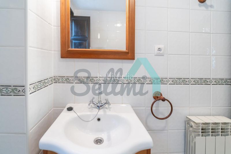 Foto c929b4a1-ffa0-448b-8eba-111d7d9459f6. Casa amb calefacció a Quirós