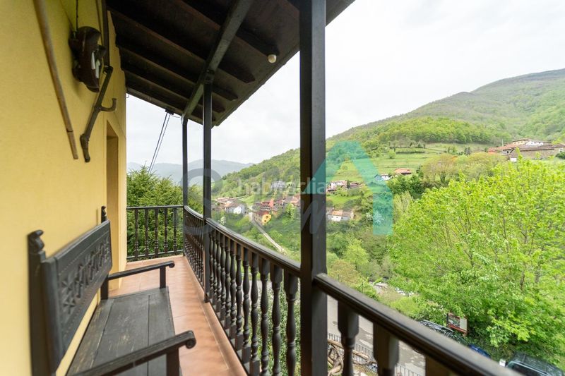 Foto d825151a-35cc-422c-9d2a-ade3787fe7fd. Casa amb calefacció a Quirós