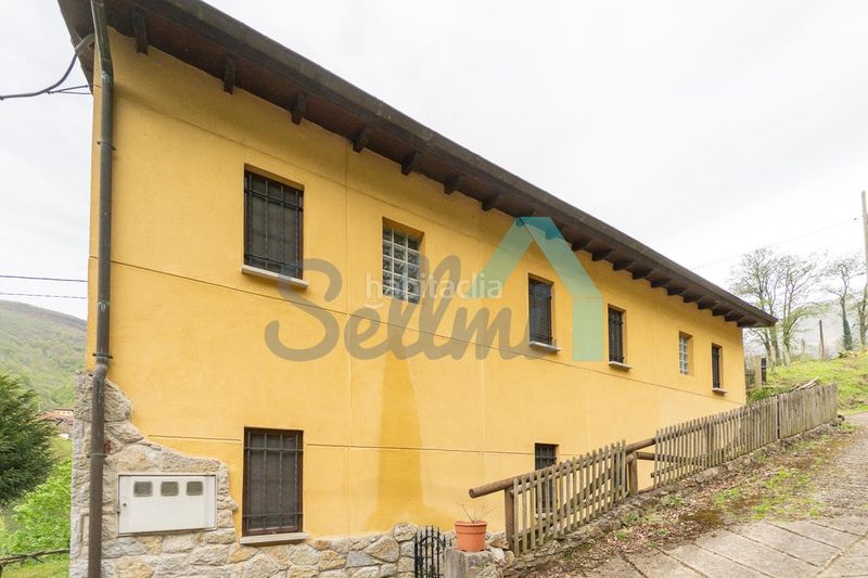 Foto f42b087e-be20-48e4-9abe-b54cd44eaed2. Casa amb calefacció a Quirós