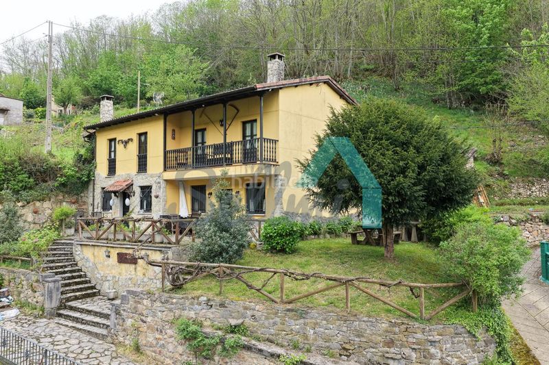 Foto fcc5b143-7dda-4e3f-b161-40a9b3eaf87a. Casa amb calefacció a Quirós