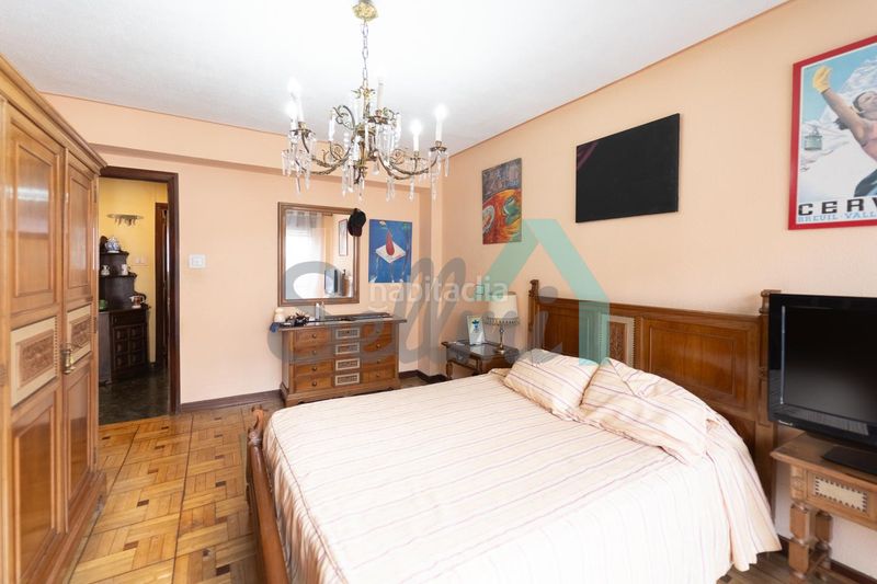 Foto caa5c5eb-8336-49da-9e82-cca94924a775. Pis amb calefacció a Plaza de América Oviedo