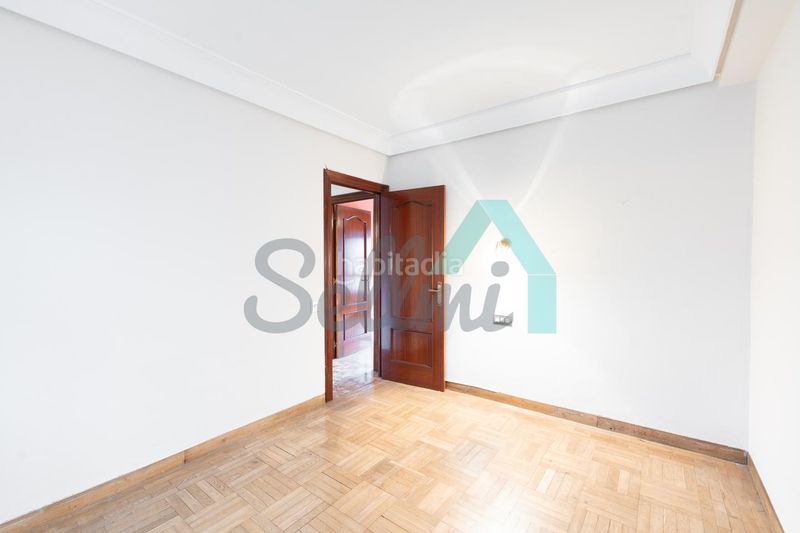 Foto a0a4d9f0-adfb-4eb9-ba17-0b646c9626b6. Pis amb calefacció a Salesas - Foncalada - Campoamor Oviedo
